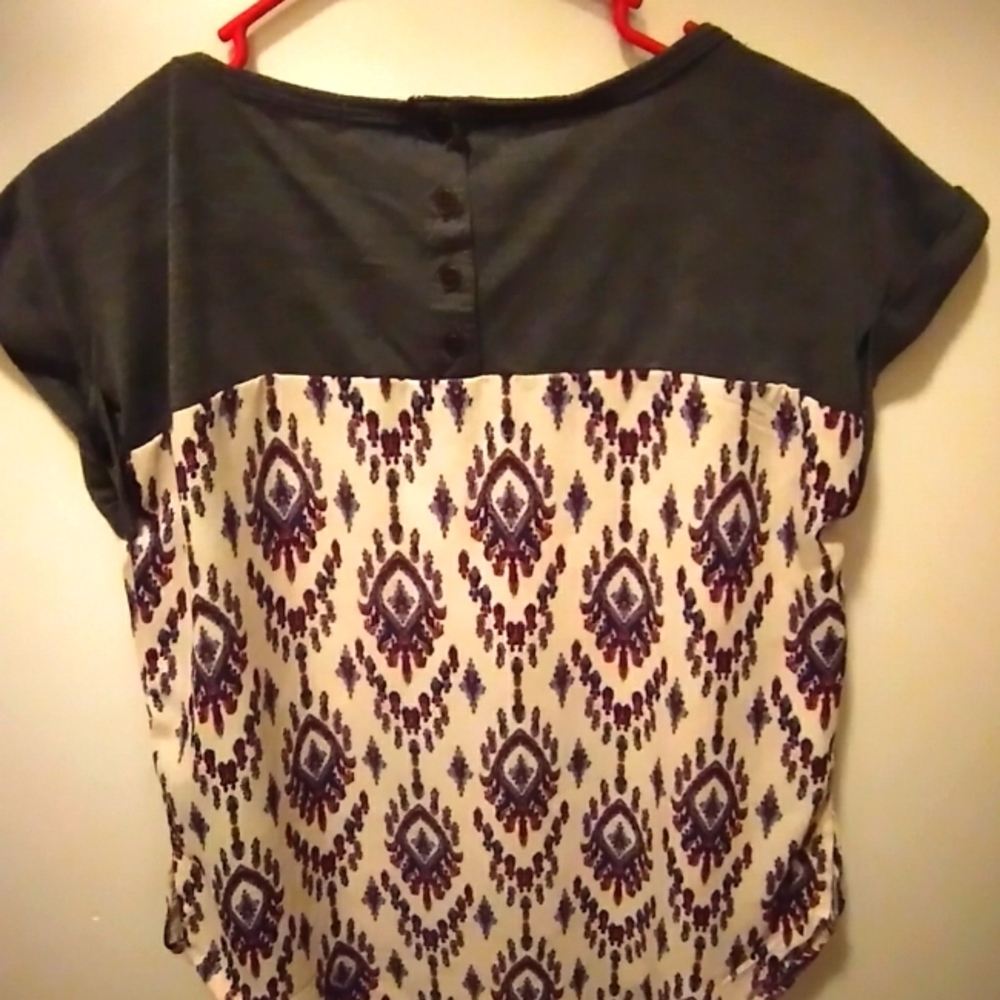 Pretty comfortable 2 color shirt with designs